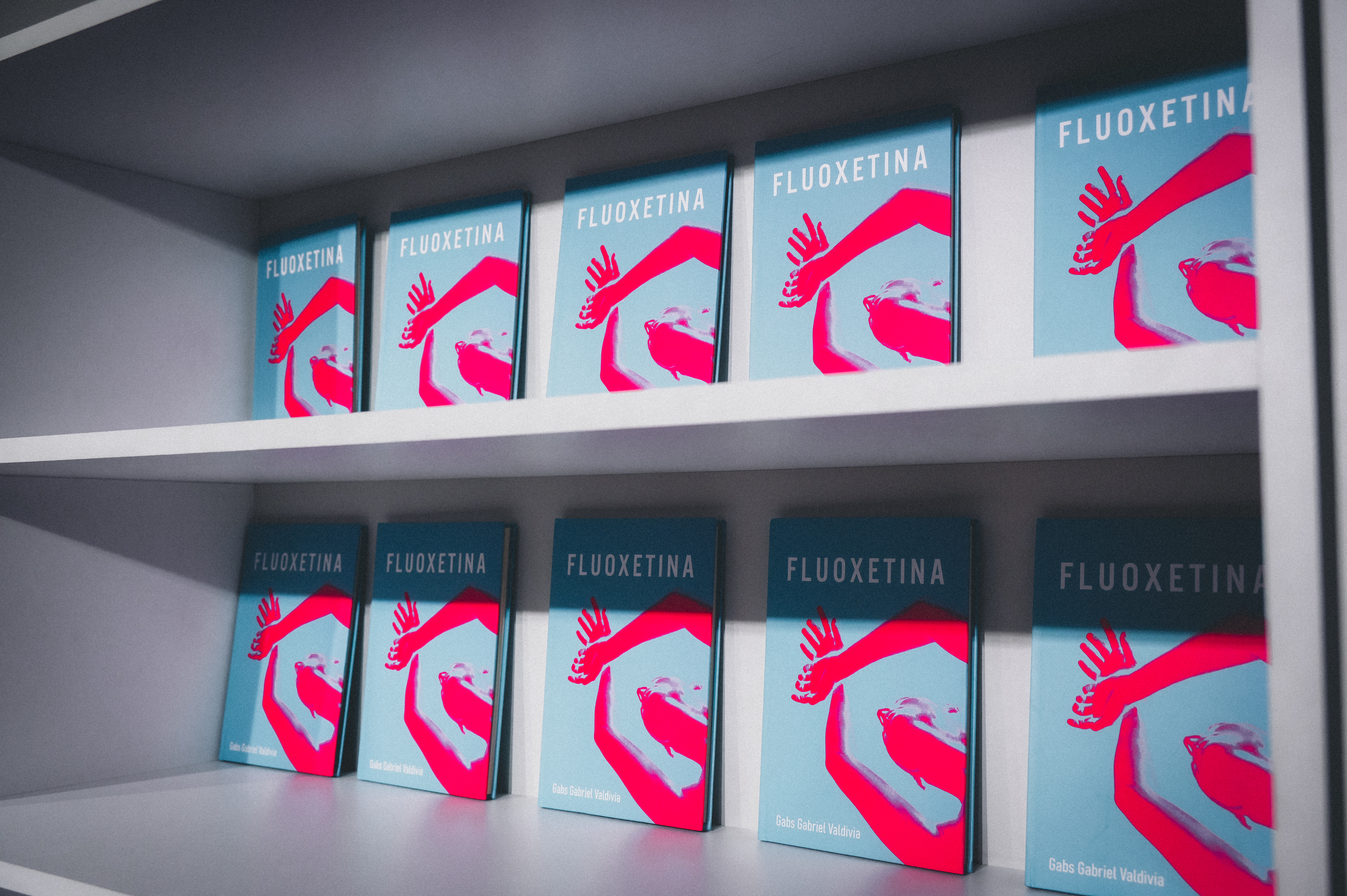 Fluoxetina copies on shelves